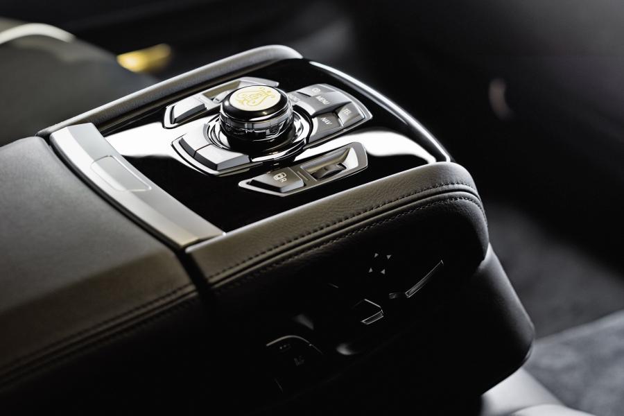  BMW 7-Series Individual 2011 года  (фото 11 из 14)